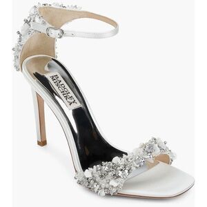 Soft white Jewel Embellished 7 1/2 Badgley Mischka Teja heels